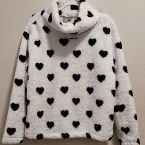 Cozy Heart Pattern Sweater - White and Black